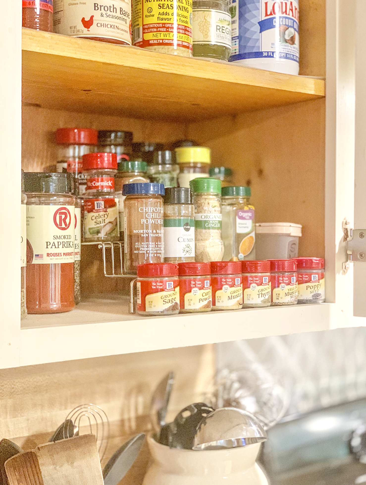 http://creativecajunmama.com/wp-content/uploads/2019/07/4-Tips-for-Organizing-Spices-2.jpg